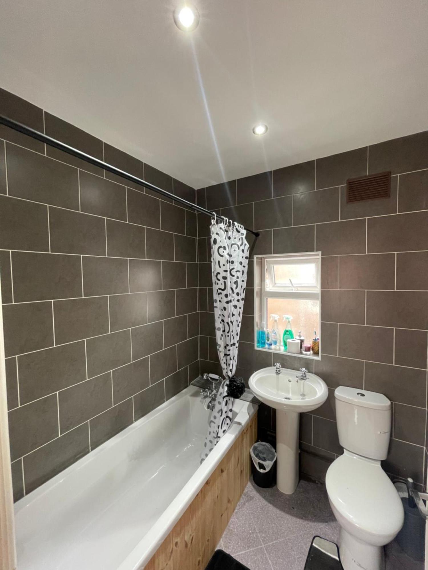 Luxestay Rooms - Old Trafford Manchester Bagian luar foto